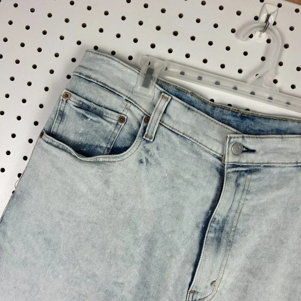 Levi's 569 Jean Shorts Size‎ 36 Light Wash Cotton Denim Stretch Modern Wide Leg